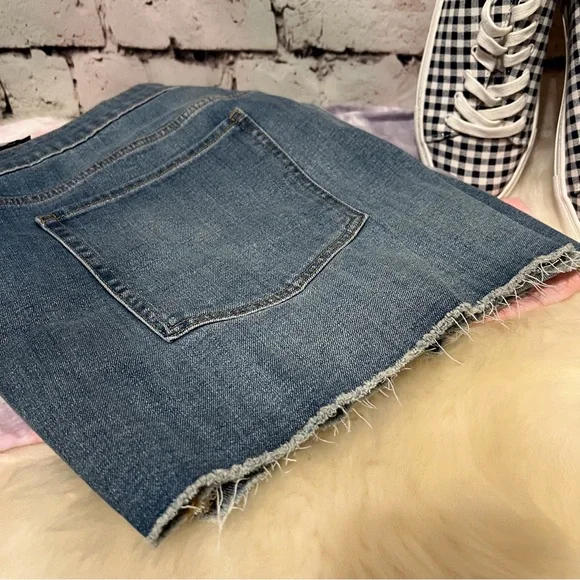 OLD NAVY OG STRAIGHT HIGH WAIST JEAN SHORTS PLUS SZ 24W - Picture 11 of 11